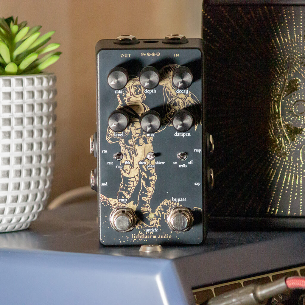 LICHTLAERM AUDIO Untiefe Multi-Modulation Reverb Front context 1024x1024 | Boost Guitar Pedals