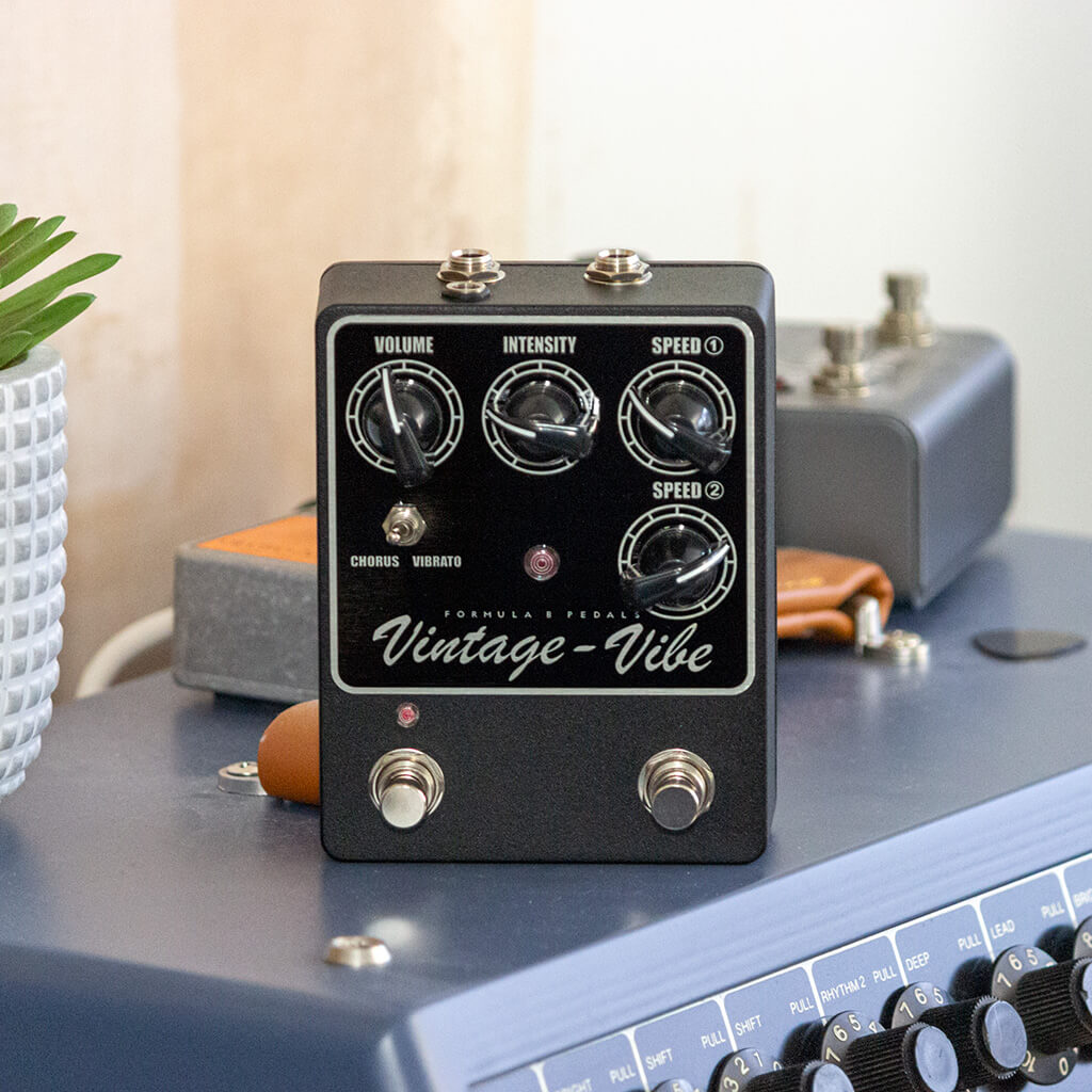 FORMULA B Vintage Vibe Mk2 Angle context 2 1024x1024 | Boost Guitar Pedals